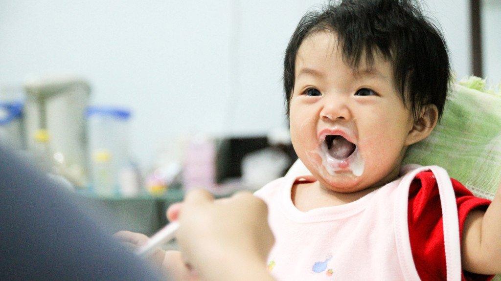 When to Start Solids: Your Baby Food Guide – 4aKid