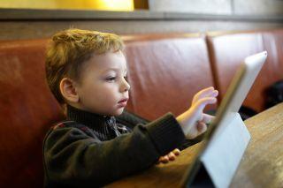 6 ways electronic screen time makes kids angry, depressed and unmotivated - 4aKid Blog - 4aKid