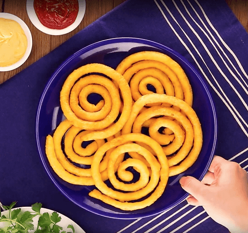 Giant Curly Fries: Predicting A New Potato Sensation — Be On Trend & Try It First! - 4aKid