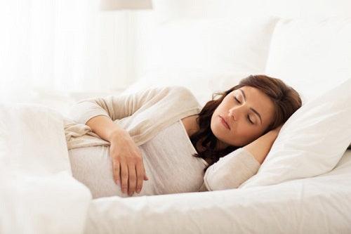 Research Shows Side Sleeping In Pregnancy Reduces Stillbirth Risk - 4aKid