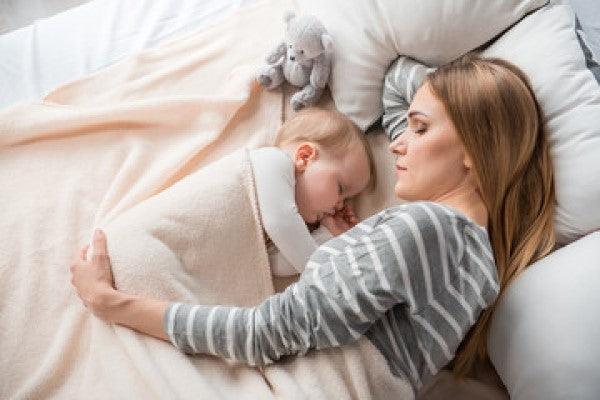 What age is it safe to sleep with baby? - 4aKid